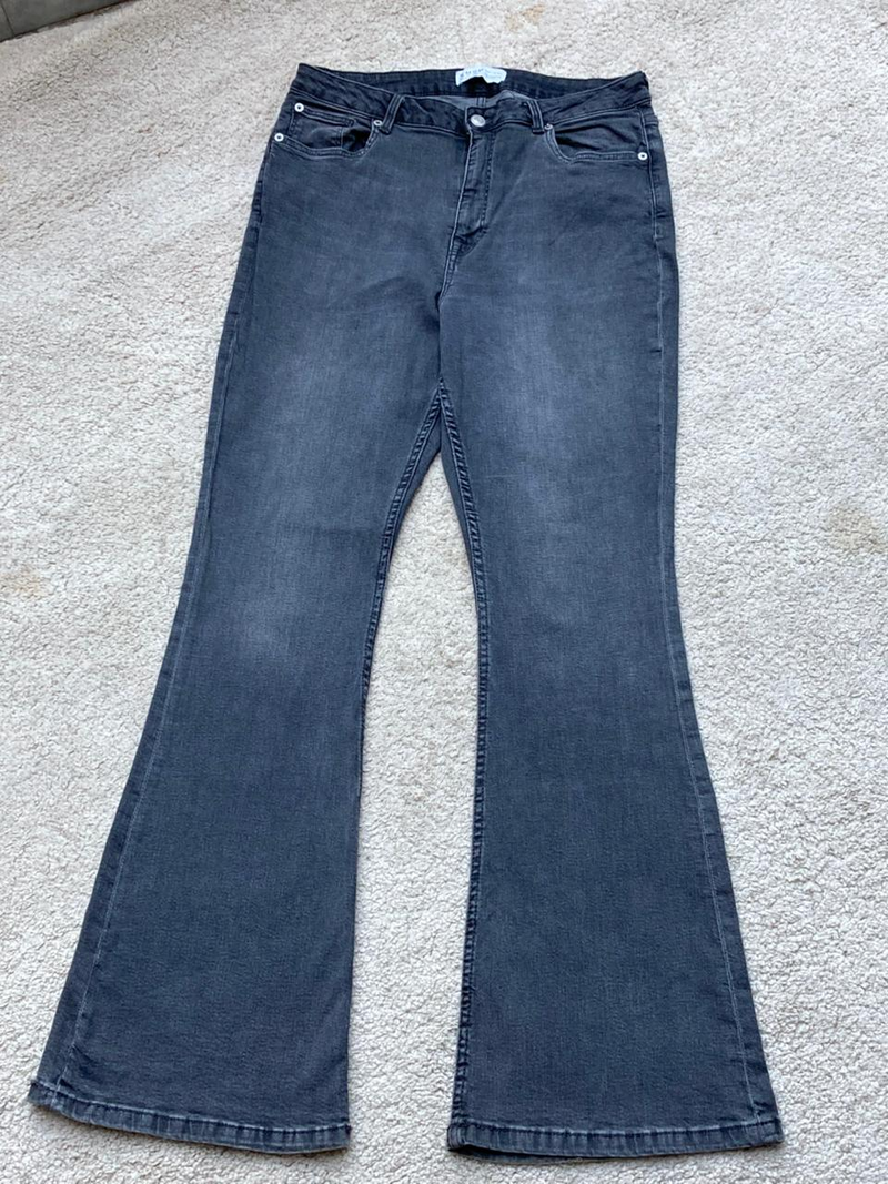 Dark Grey Bootcut Jeans – Waist 32